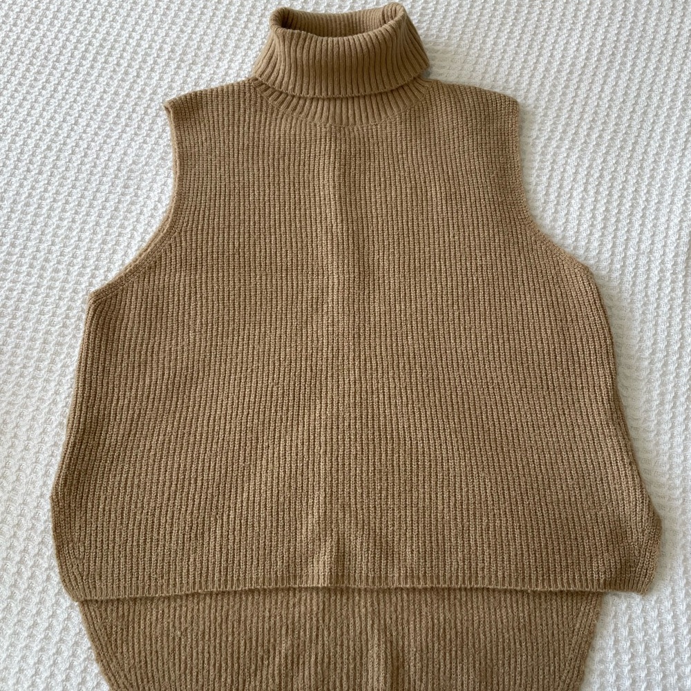Vestique Sleeveless Turtleneck Sweater